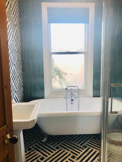 Llangollen Townhouse 4 Bedroom Екстериор снимка